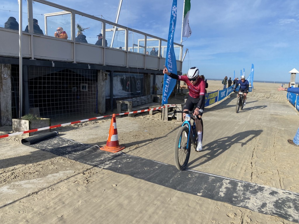 Jisk Hoogervorst soleert naar overwinning in Ouddorp