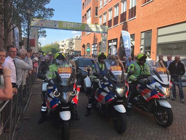 Politiebegeleiding juniorenklassiekers op de tocht