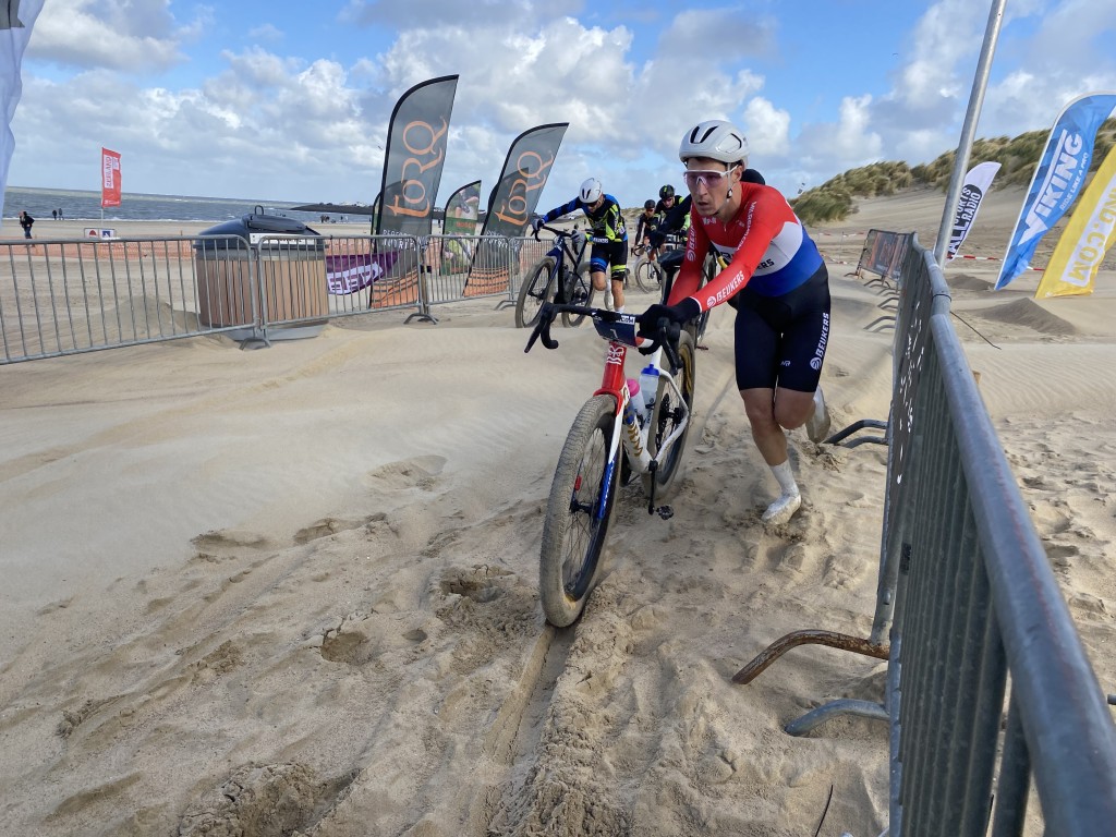 Rick van Breda sprint naar zege in Wijk aan Zee