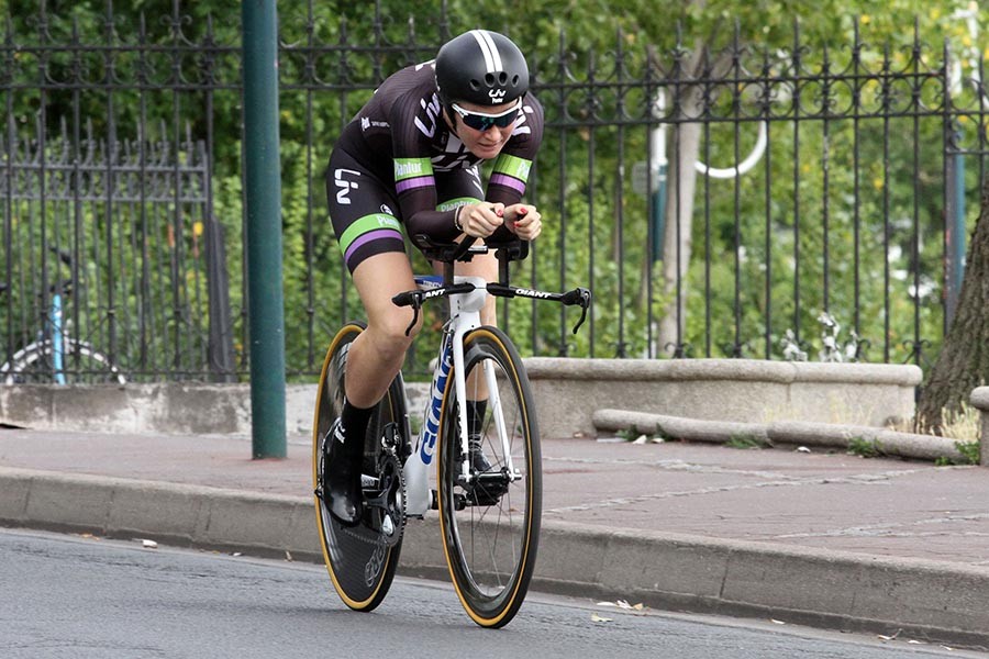 Amy Pieters wint proloog Route de France