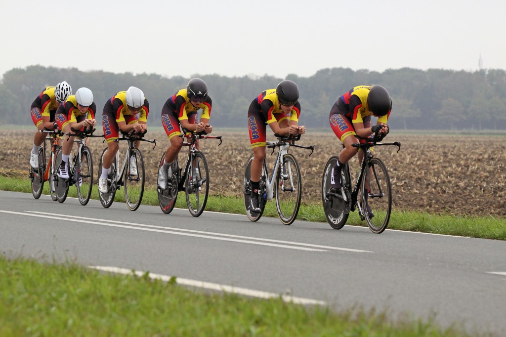 Van Arckel wint ploegentijdrit finale Delfzijl