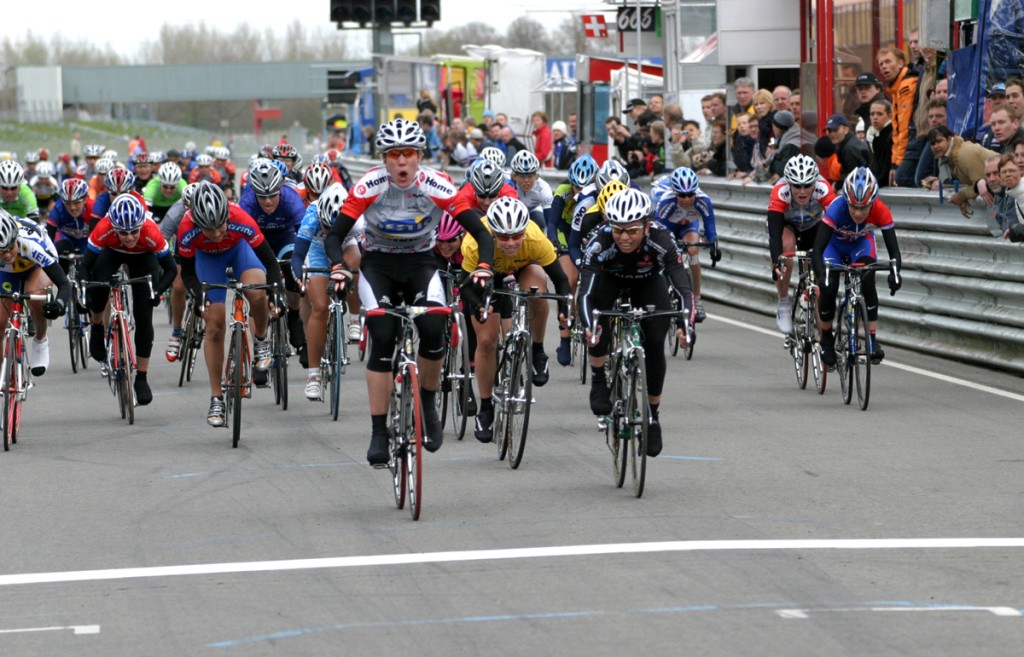 Retro: vrouwen fietsten eerder op TT-circuit