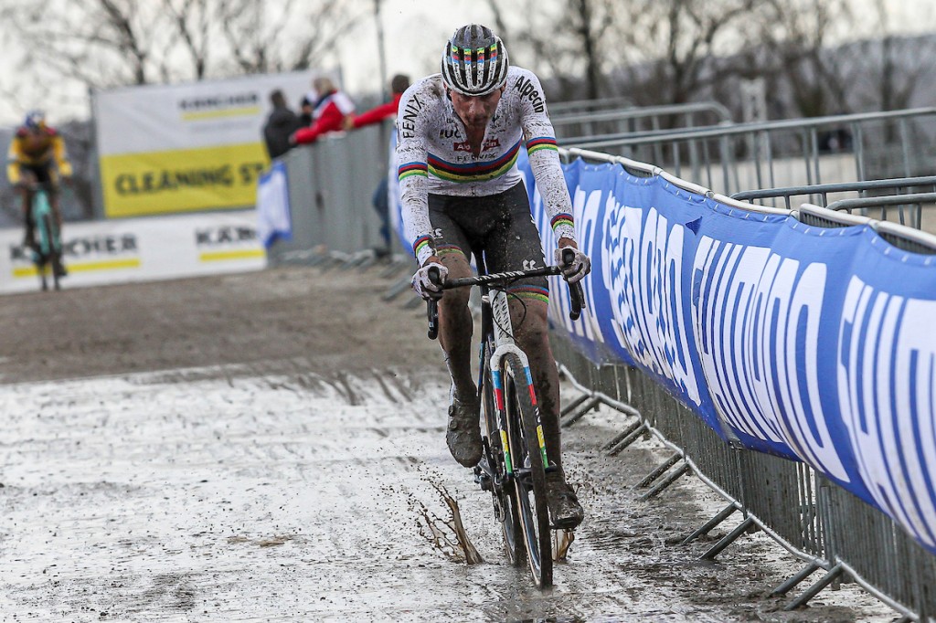 Van der Poel na pech tweede in Herentals