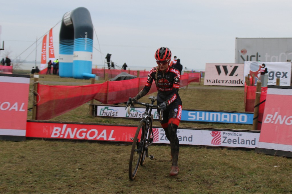 Betsema wint slotmanche, Brand superprestige