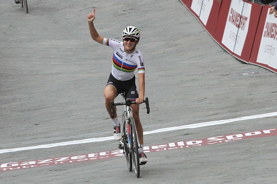 Armitstead wint Strade Bianche vrouwen