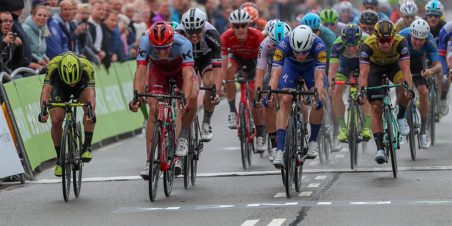 Fabio Jakobsen wint in Bolsward