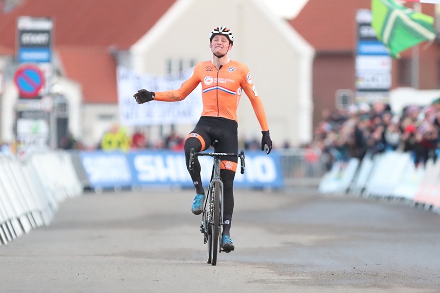 Wereldtitel Mathieu van der Poel 'niet gestolen' (Video)