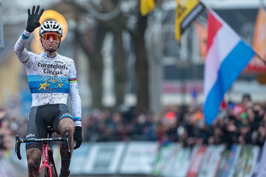 Mathieu van der Poel wint NK Veldrijden