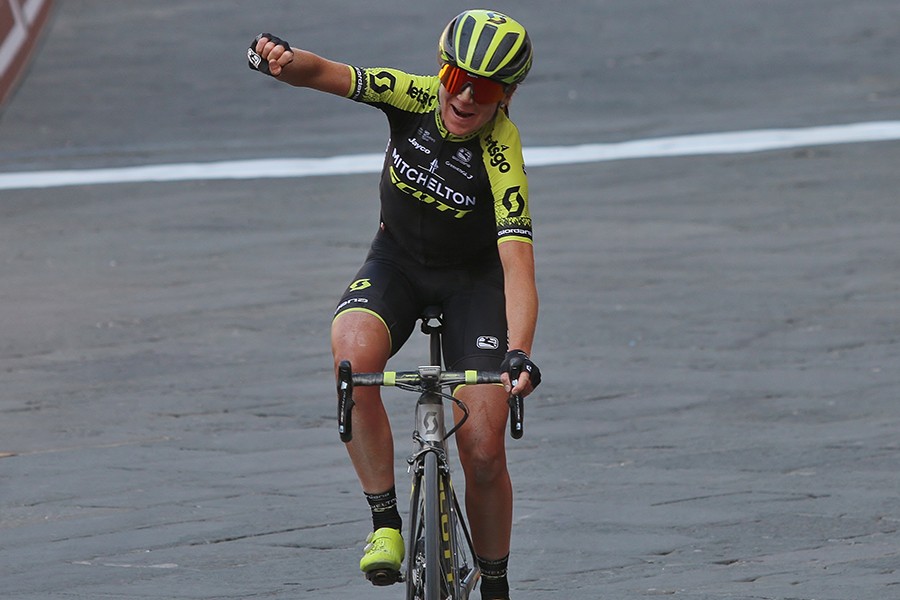 Van Vleuten wint Strade Bianche (+fotorepo)