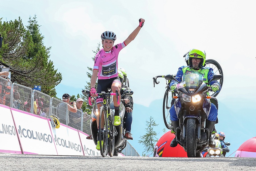 Van Vleuten steviger in roze na zege op Zoncolan