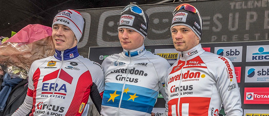 Van der Poel wint en leidt in Superprestige