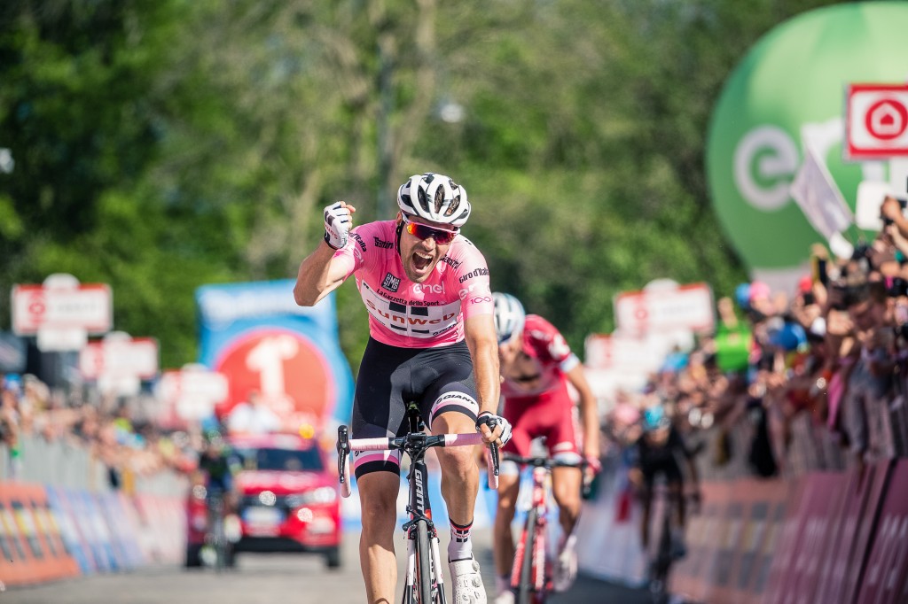 Dumoulin wint bergrit in Giro d'Italia