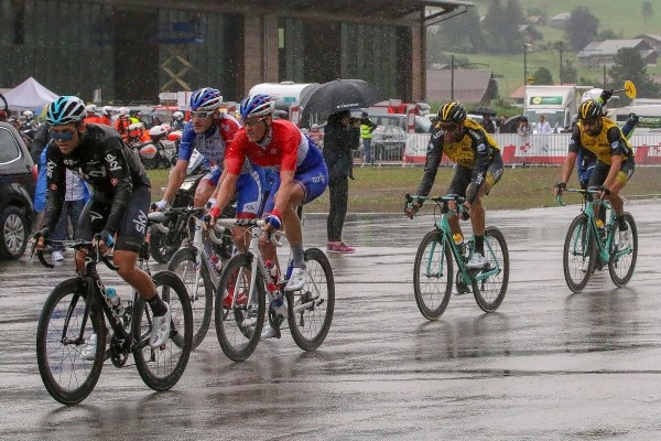 Jensen wint in Zwitserland na kletsnatte etappe