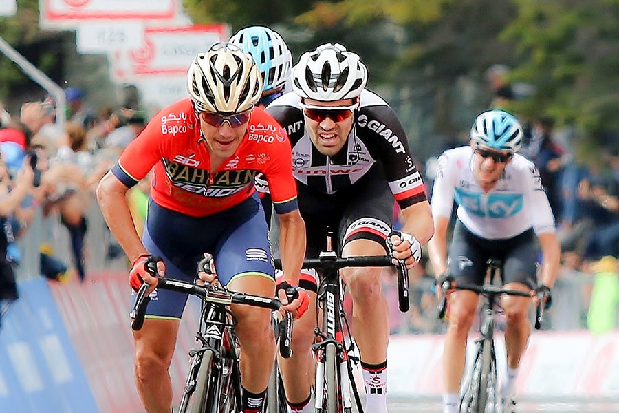 Dumoulin pakt tijd terug op Yates in Giro
