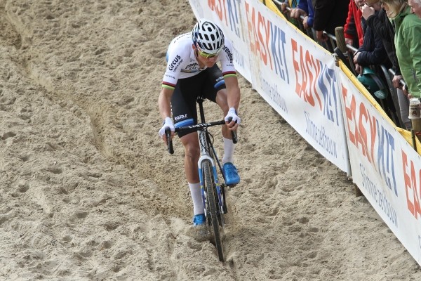 Van der Poel is ook primus in Boom