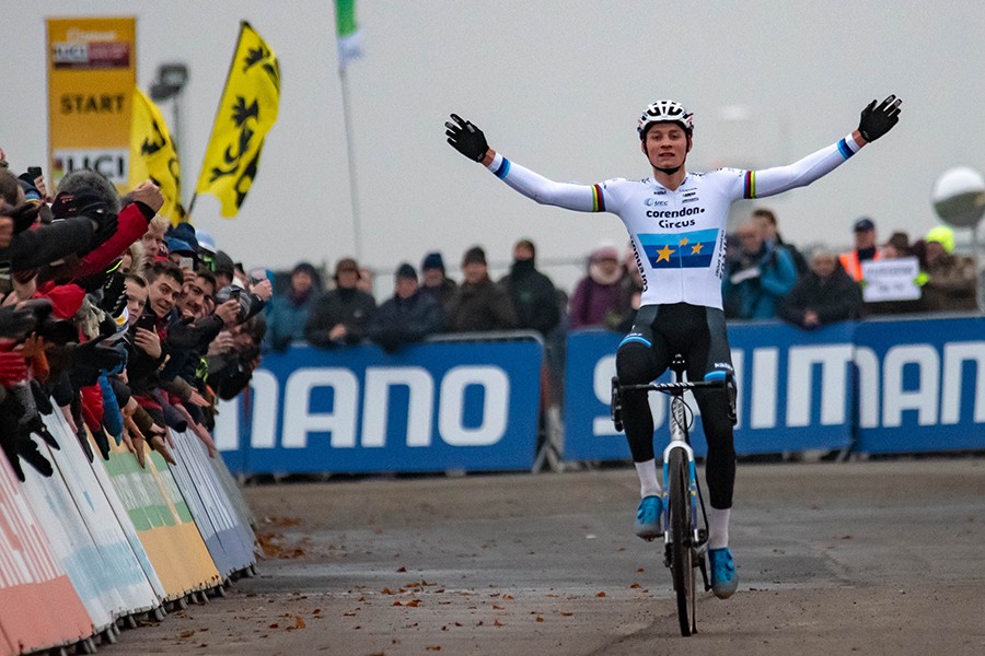 Van der Poel heerst ook in zand Koksijde