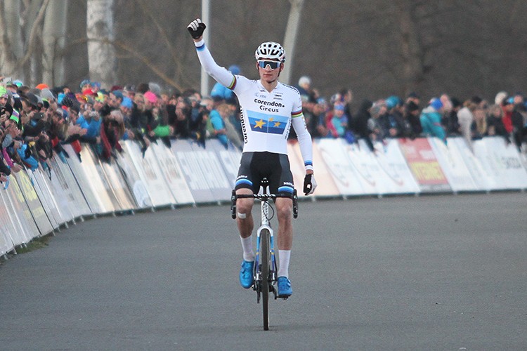 Van der Poel wint zijn tiende in Tabor