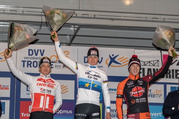 Van der Poel wint in Hamme