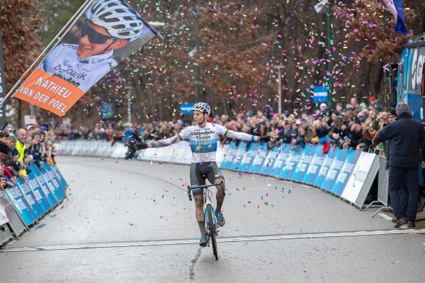 Van der Poel naar vijfde nationale titel op rij