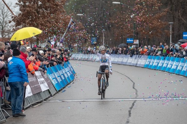 Alvarado naar Nederlandse titel veldrijden (+video)