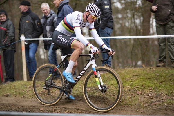 Van der Poel boekt dubbele zege in Lille