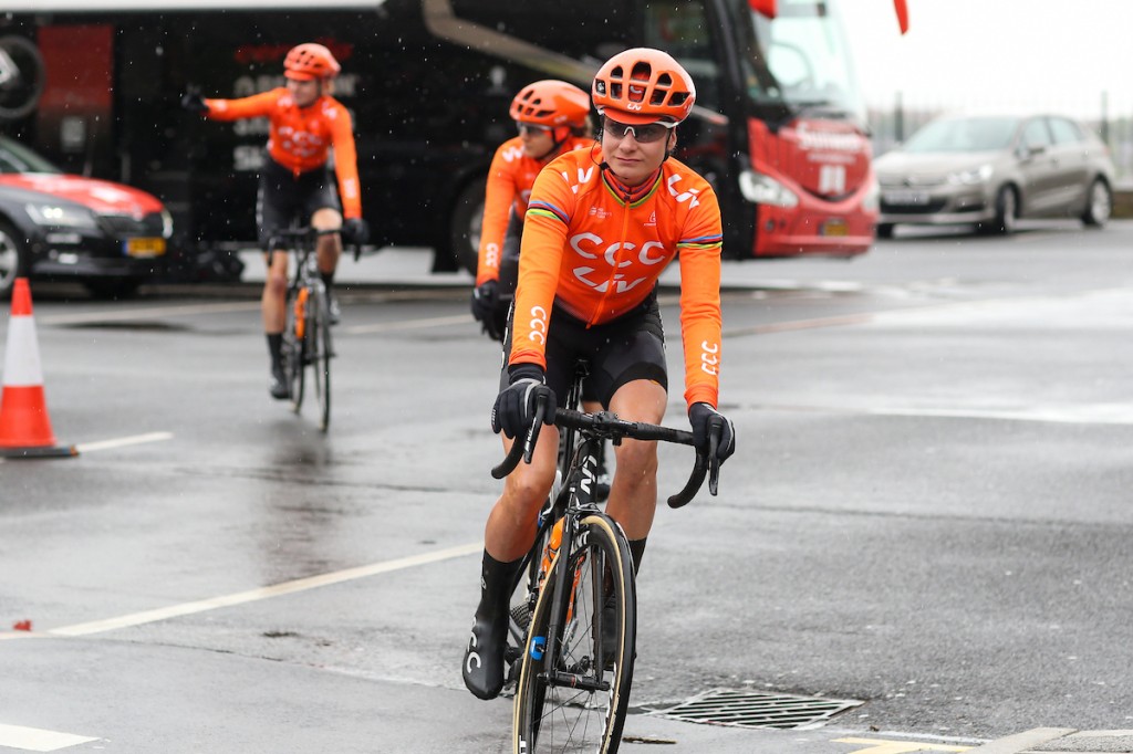 Marianne Vos verlaat Britse ronde in leiderstrui