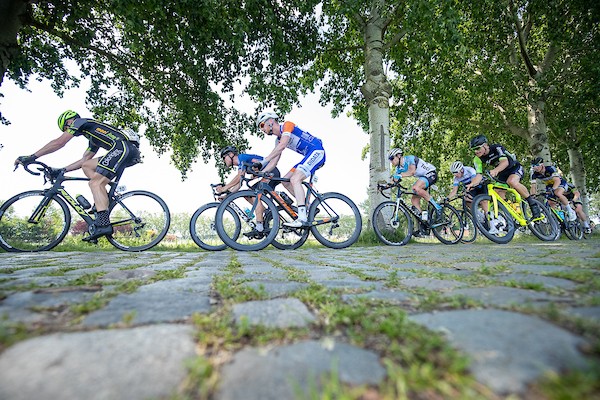 Omloop Houtse Linies met internationaal veld