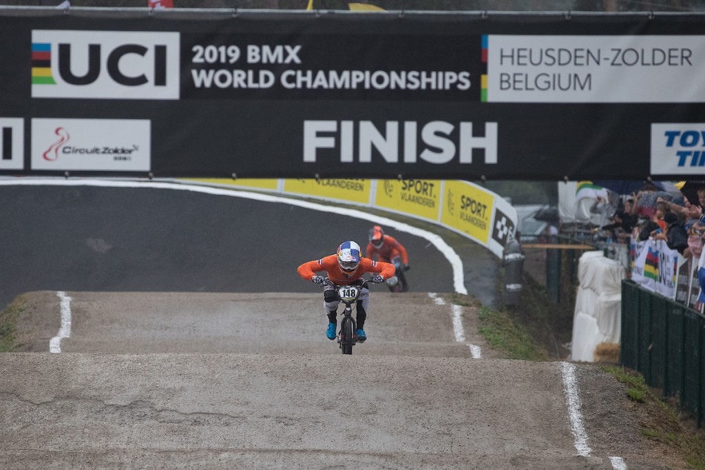 Zware blessure BMX-wereldkampioen Van Gendt