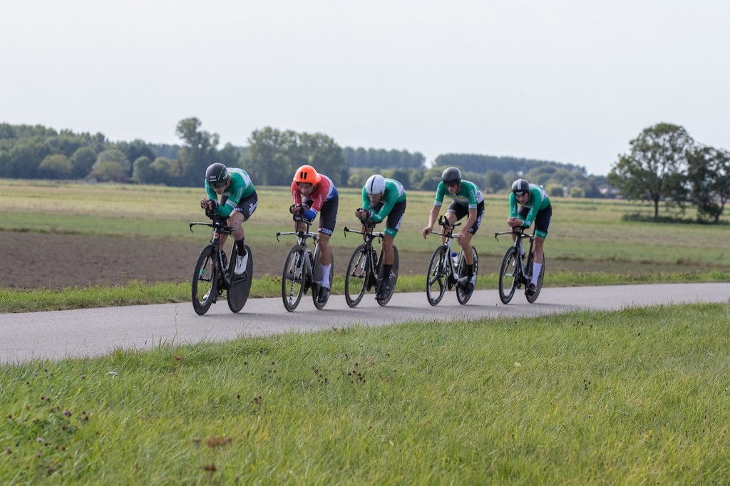 IJsselstreek wint ploegentijdrit Goeree (+video)