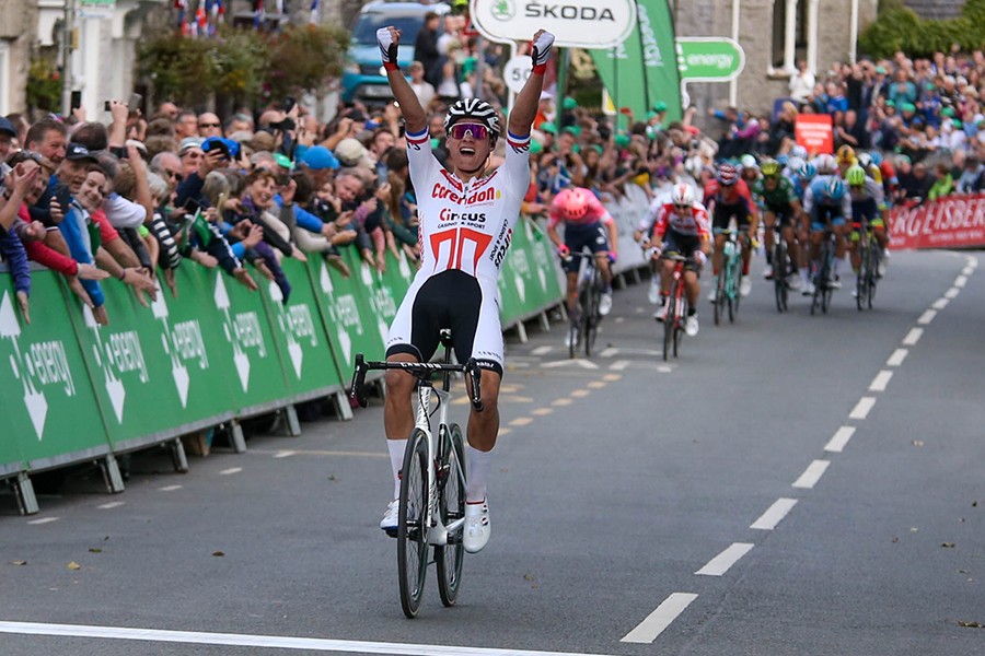 Van der Poel imponeert met ritzege Tour of Britain