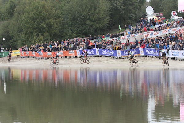 Veldrijden heeft nauwelijks verdienmodel buiten Vlaanderen