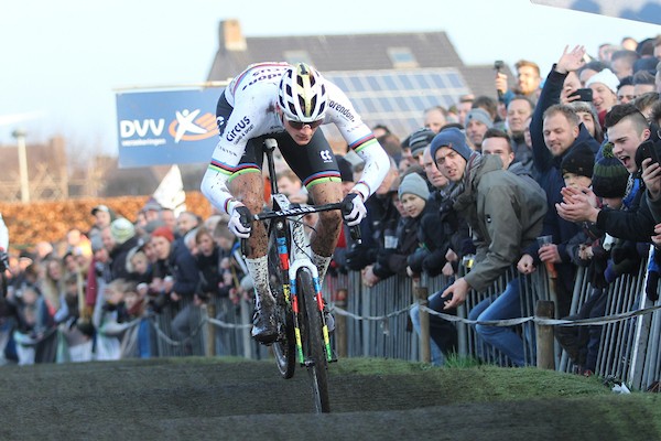 Van der Poel wint Azencross Loenhout