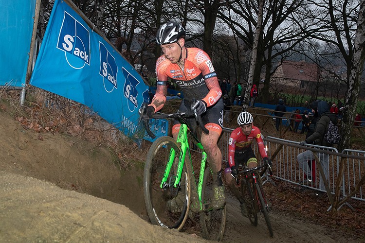 Godrie blijft crossen voor Charles