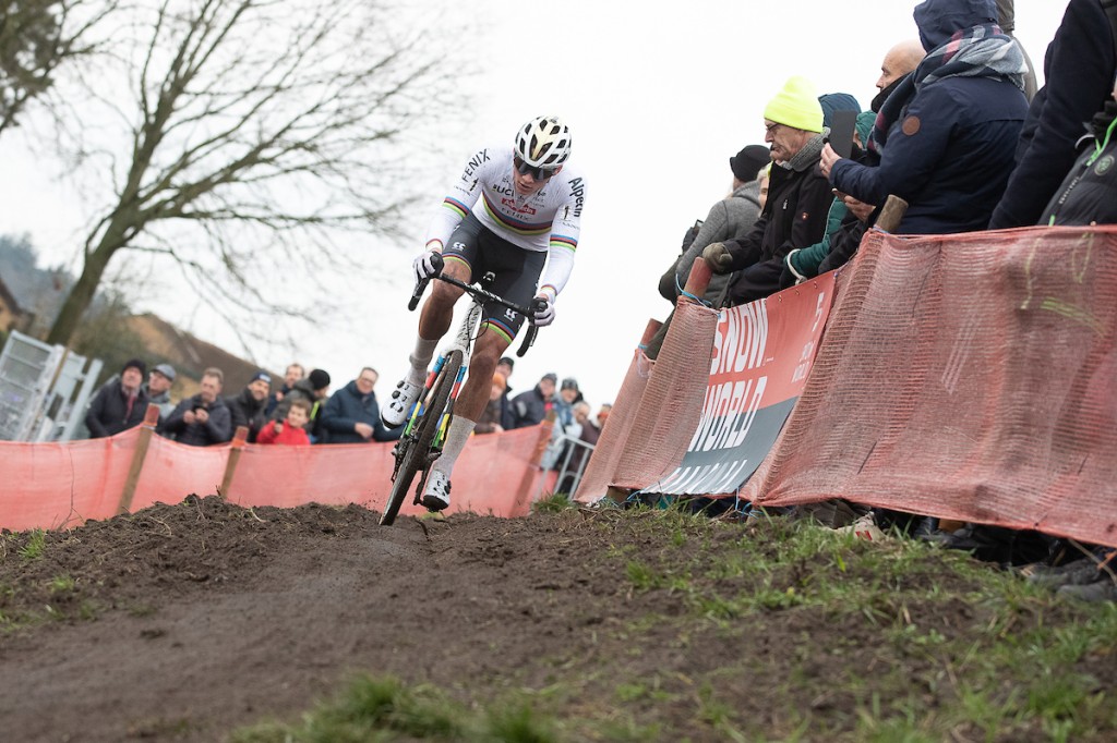 NK Veldrijden verhuist naar zondag voor live TV