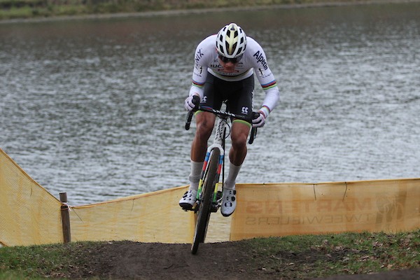 Van der Poel schrapt Rucphen en Namen