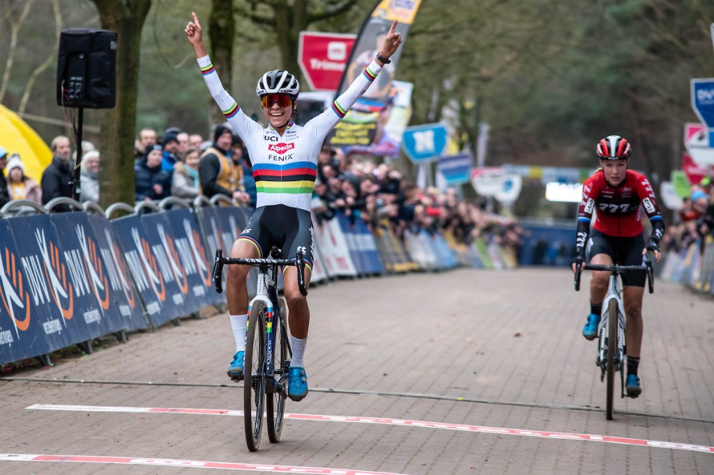 Vestingcross Hulst: Alvarado naar de winst