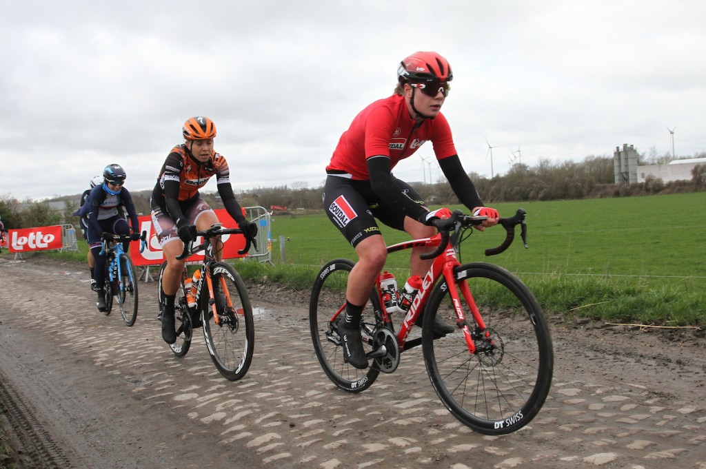 CCC-Liv trekt Lotte Kopecky aan