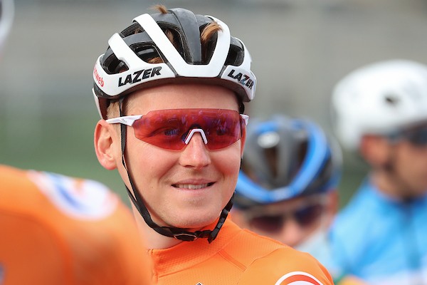 Sam Oomen geeft op in Ronde van de Algarve