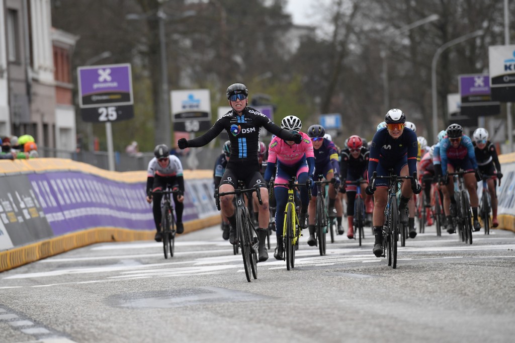 Lorena Wiebes wint eerste Scheldeprijs voor vrouwen