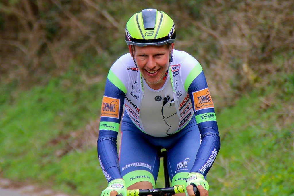 Van der Hoorn stunt met zege in Giro d'Italia