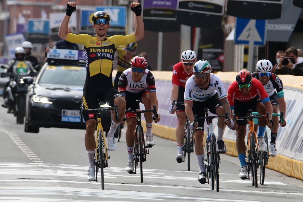 Van Aert naar de winst in Gent-Wevelgem