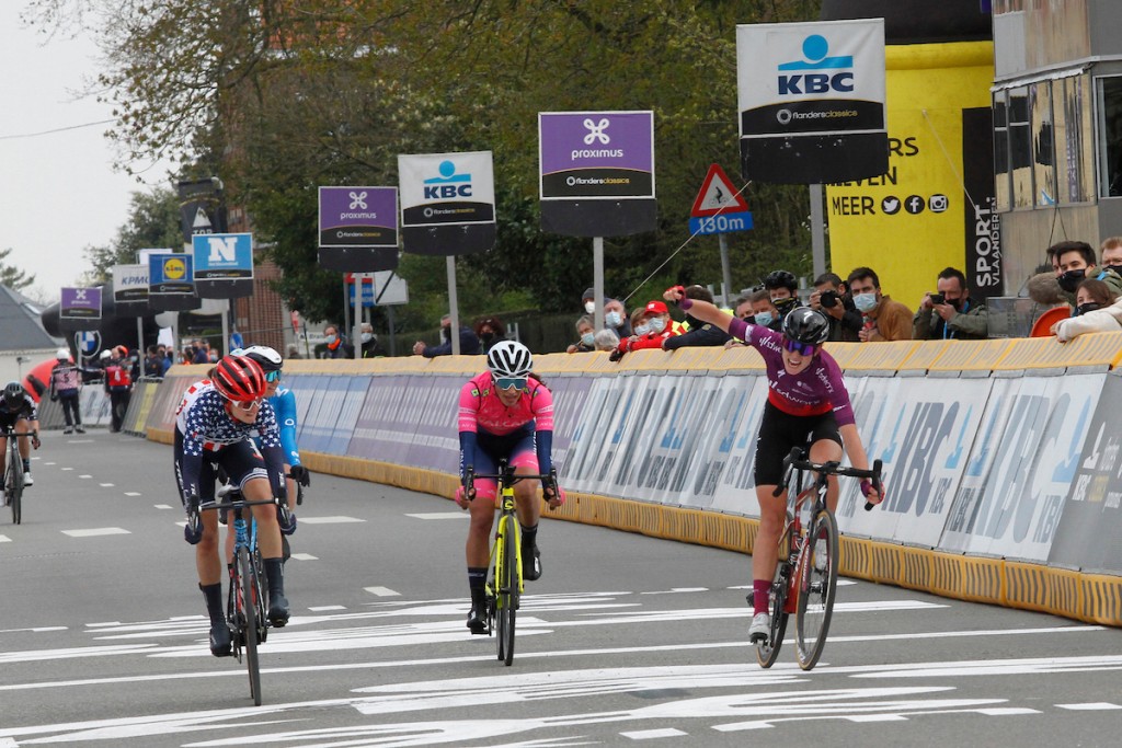 Demi Vollering is tweede in Brabantse Pijl