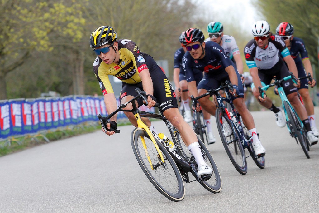 Van Aert wint Amstel Gold Race, Mollema baalt