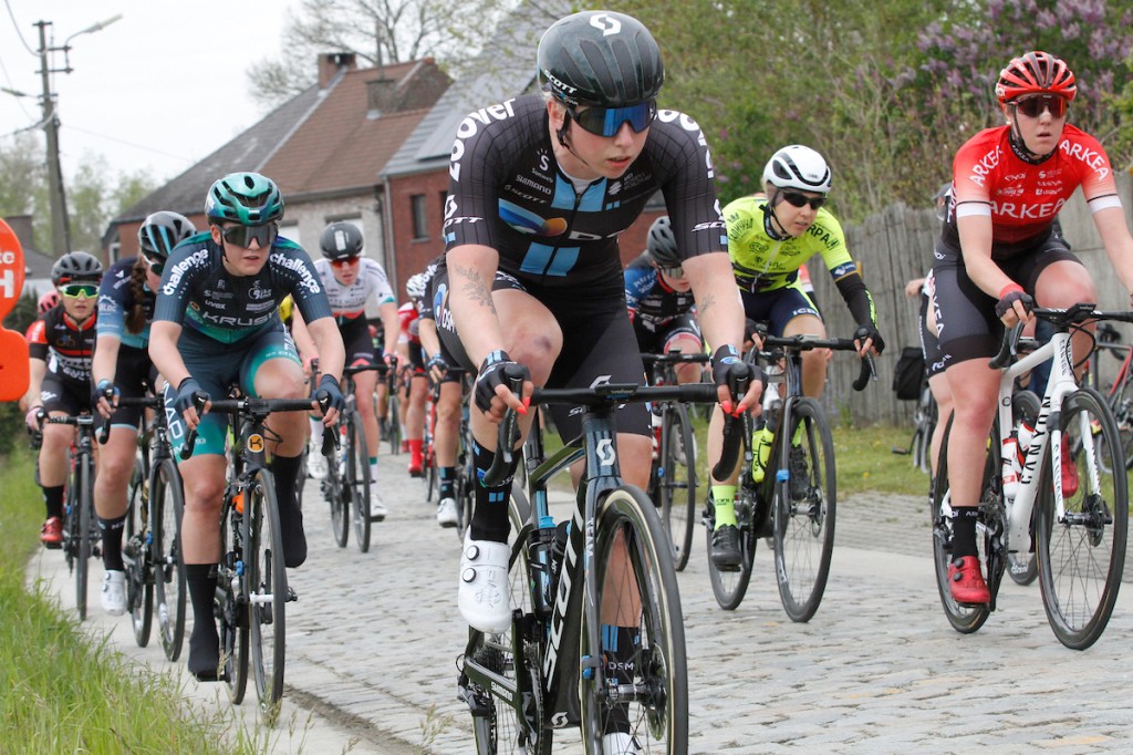 Nu is Wiebes aan het feest in Women's Tour