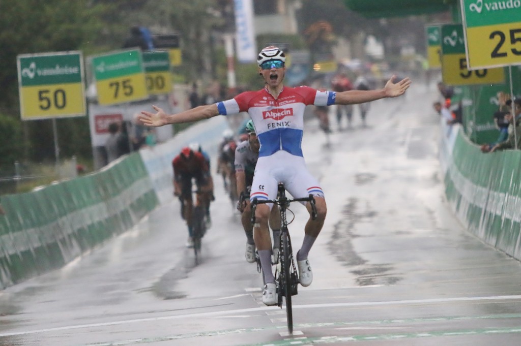 Van der Poel sprint naar winst in Zwitserland