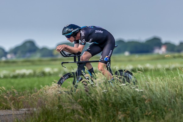 Arensman naar tijdritwinst in Polen