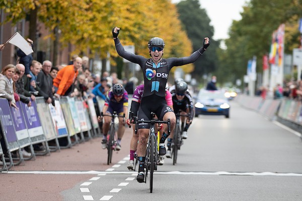 Wiebes naar derde zege in Women's Tour