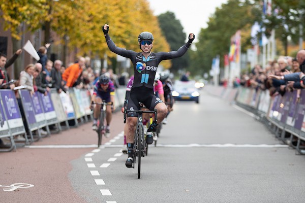 Wiebes wint opnieuw in Women's Tour