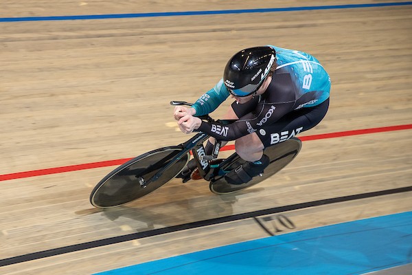 Van Loon blij verrast met goud op kilometer