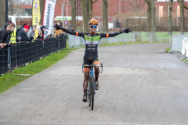 Haverdings naar de winst op NK Veldrijden